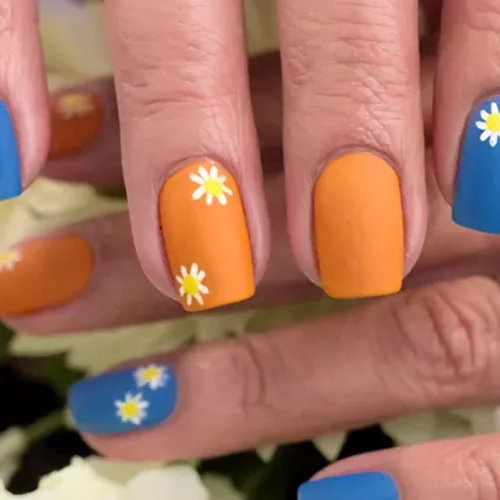 Μαργαρίτες στα νύχια το φθινόπωρο: Το nail art που κάνουν όλα τα it girls τώρα