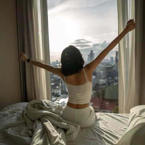 Σε δυσκολεύουν τα πρωινά ξυπνήματα; Το κόλπο για άμεση ενέργεια