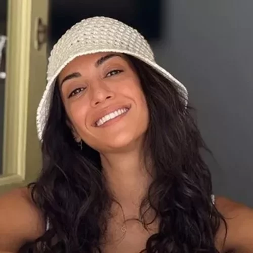 Τα πιο κομψά χτενίσματα για τον καύσωνα, σύμφωνα με 10 Ελληνίδες celebrities