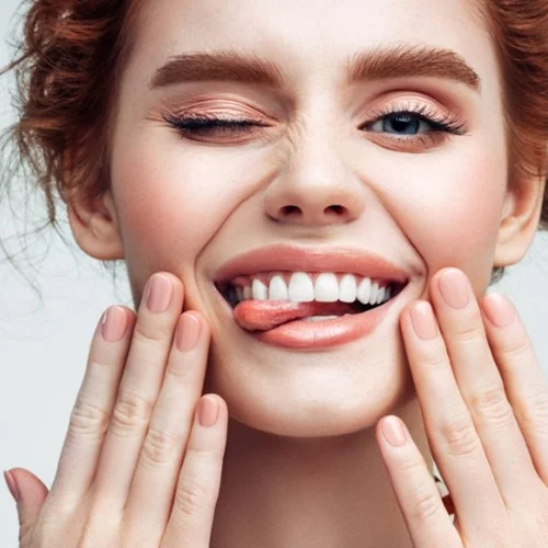 Oύλα που ματώνουν, νύχια που σπάνε, άτονα μαλλιά: Ποια βιταμίνη σου λείπει για κάθε σύμπτωμα