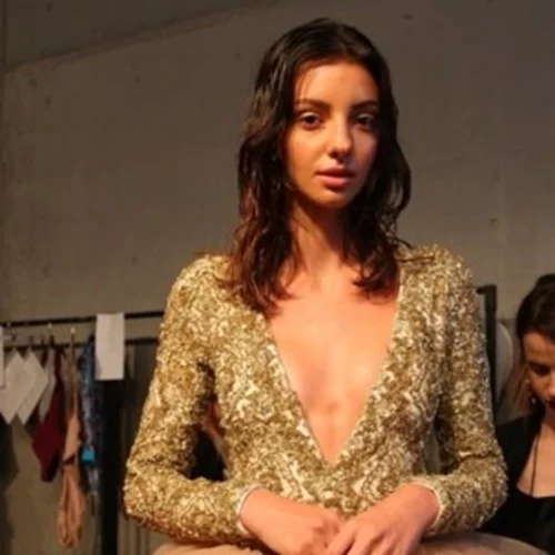 Θρήνος στο μόντελινγκ: Πέθανε η 27χρονη καλλονή Lucy Markovic από σπάνια ασθένεια - Στις πασαρέλες με Armani και Versace