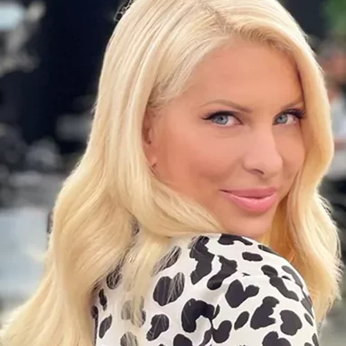 Ελένη Μενεγάκη: Τα 7 αντιγηραντικά μυστικά της που την κάνουν να δείχνει 10 χρόνια νεότερη