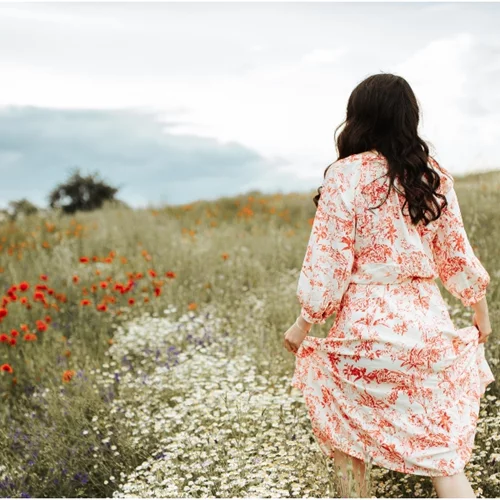 Το print που μας συντροφεύει τώρα μυρίζει άνοιξη | Εντυπωσιακό, χαρούμενο, θηλυκό