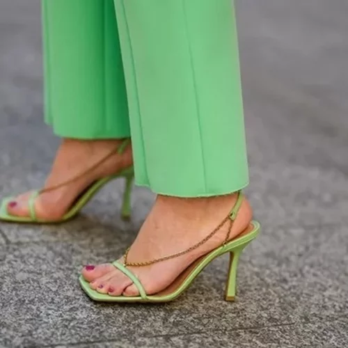 7 χρώματα πεντικιούρ που ταιριάζουν με τα πάντα