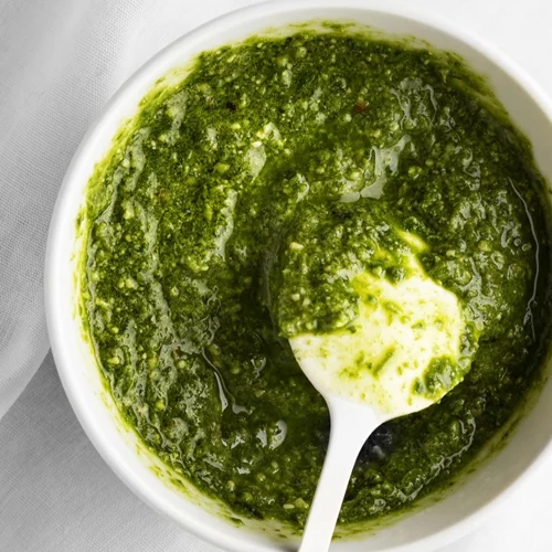 Συνταγή για vegan pesto με διατροφική μαγιά αντί για τυρί