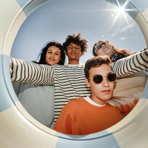 Πότε τελειώνει η νιότη; Η (αναπάντεχη) ηλικία που η Gen Z θεωρεί... "γερασμένη"!