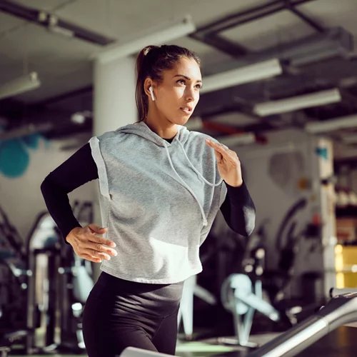 Πρόγραμμα άσκησης σε διάδρομο και ελλειπτικό στο γυμναστήριο σε 30 λεπτά