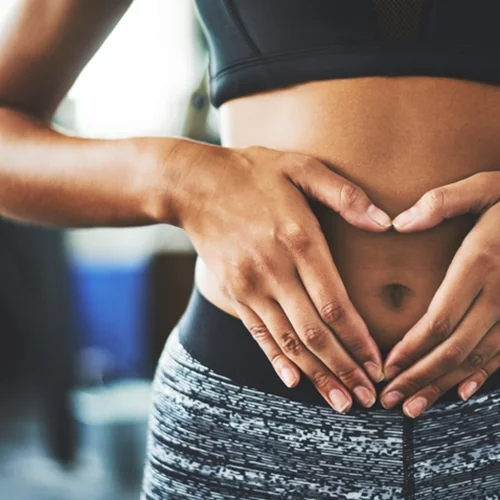 Οι καλύτερες 5 ασκήσεις για να μειώσεις το φούσκωμα στην κοιλιά