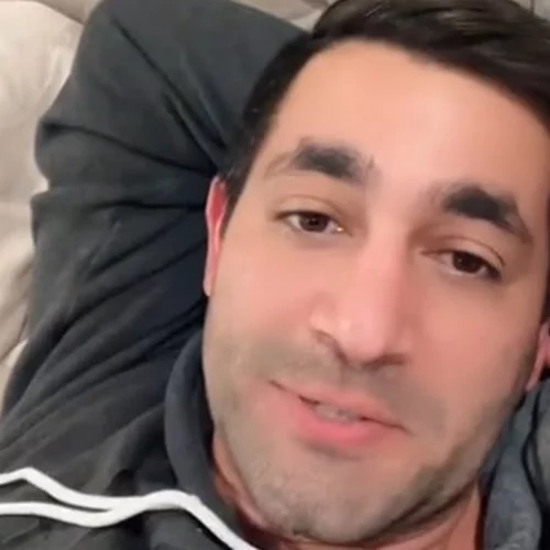 34χρονος που νίκησε τον καρκίνο παχέος εντέρου λέει ποια ήταν τα δύο βασικά προειδοποιητικά σημάδια που αγνόησε