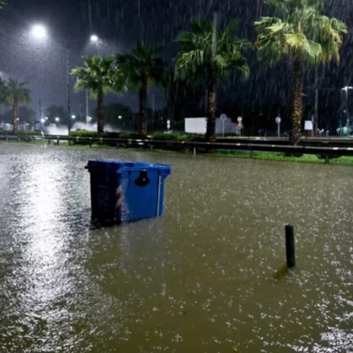Τι πρέπει να κάνουν όσοι έχουν έρθει σε επαφή με τα λύματα στην πλημμυρισμένη Ποσειδώνος