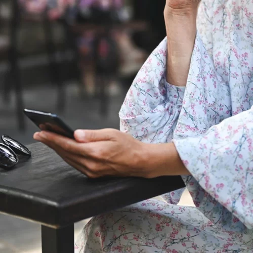 Είσαι 50+; Η τεχνολογία σε κρατάει νέα - Πώς το smartphone μπορεί να βοηθήσει τον εγκέφαλό σου;