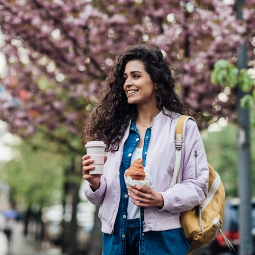 Παραγγέλνεις το πρωινό σου από έξω; Πώς θα κάνεις υγιεινότερες fast food επιλογές