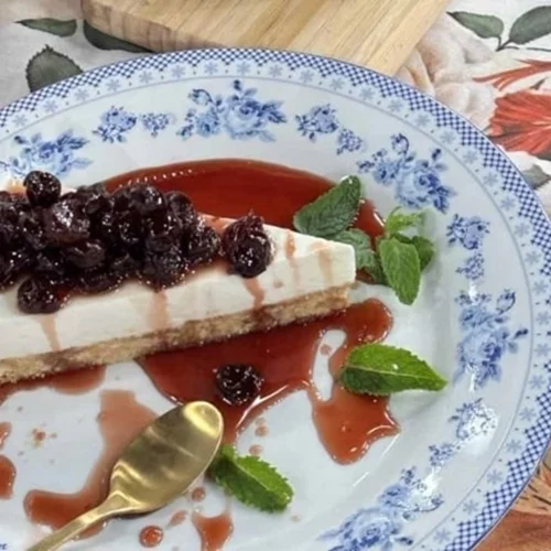Το πιο ελαφρύ και δροσερό cheesecake με γιαούρτι - Πανεύκολο γλυκό