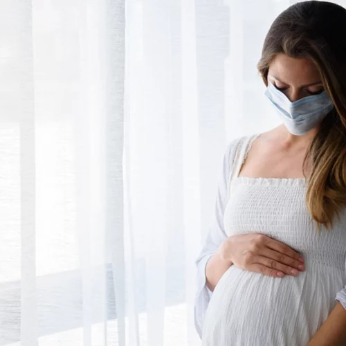 Είσαι έγκυος; Τήρησε Χ2 τα μέτρα προστασίας από την COVID-19
