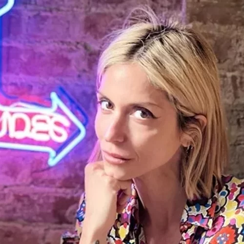 Η Σοφία Καρβέλα για την εξάρτησή της από το αλκοόλ