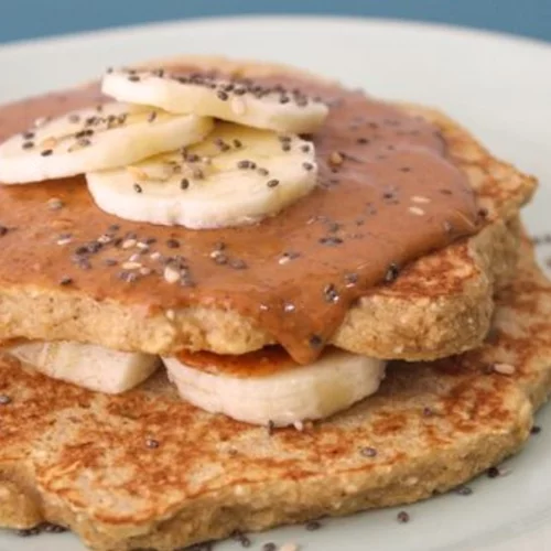 Pancakes πρωινού με βρώμη, μπανάνα και ταχίνι