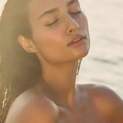 "Γιατί έχω πιο καθαρή επιδερμίδα το καλοκαίρι;"