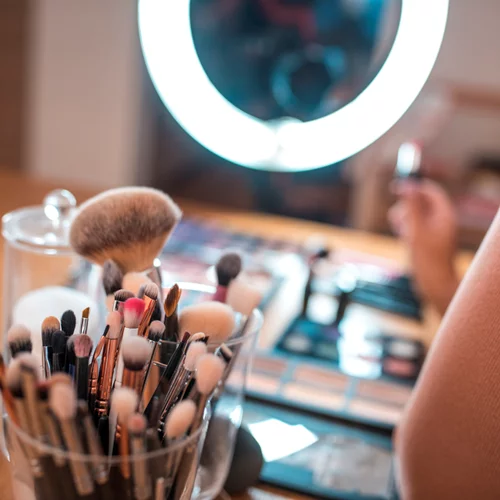 Ρυτίδες, κυτταρίτιδα, ουλές, πόρους κ.ά.: Έτσι τα καλύπτουν οι stars στο κόκκινο χαλί