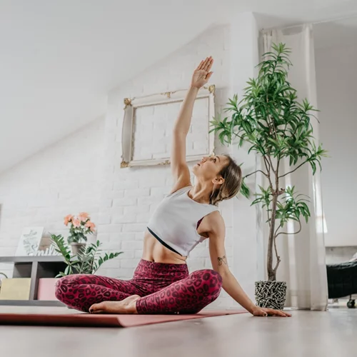 Οι 4 καλύτερες διατάσεις για να κάνεις όταν ξυπνάς