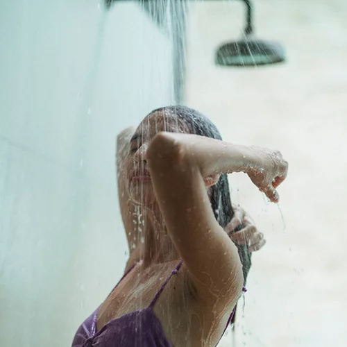 Γιατί δεν πρέπει να κάνεις ντους πριν τον ύπνο;