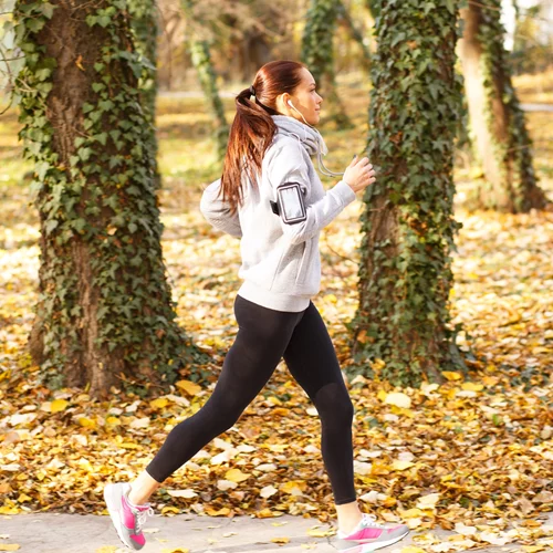 Περπάτημα: Τα εκπληκτικά οφέλη του σε κάθε λεπτό (από τη διάθεση μέχρι την καύση λίπους!)