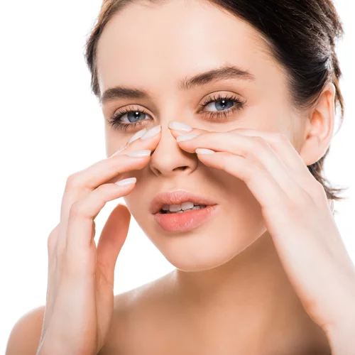 Γιατί σε πιάνει φαγούρα στη μύτη; 8 πιθανές αιτίες και τι μπορεί να σημαίνει