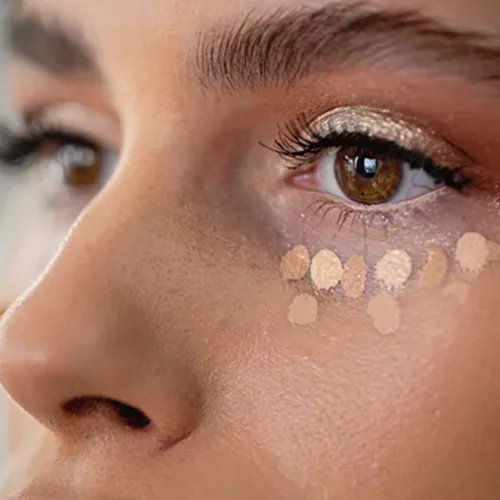 Το μικρό trick με το concealer για μια άψογη βάση στο πρόσωπο