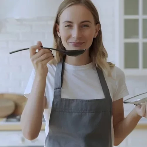 Η -τόσο εύκολη- συνταγή για κοτόσουπα που ενισχύει το ανοσοποιητικό: Γιατί να προτιμάς κοτόπουλο ελεύθερης βοσκής