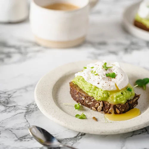 Πώς να φτιάξεις πανεύκολα αυγό ποσέ στον φούρνο μικροκυμάτων