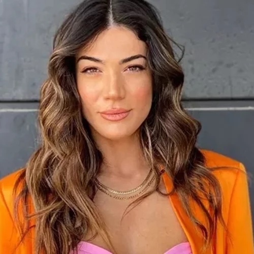 Η Ήβη Αδάμου με "Birkin bangs", τις πιο κομψές αφέλειες που λατρεύουν και οι Παριζιάνες