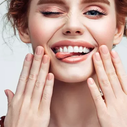 Το πανέξυπνο trick μακιγιάζ για να δείξεις φρέσκια και νεότερη στην στιγμή