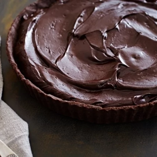 Υπέροχη συνταγή για την πιο σοκολατένια τάρτα - Είναι νηστίσιμη και δεν χρειάζεται ψήσιμο
