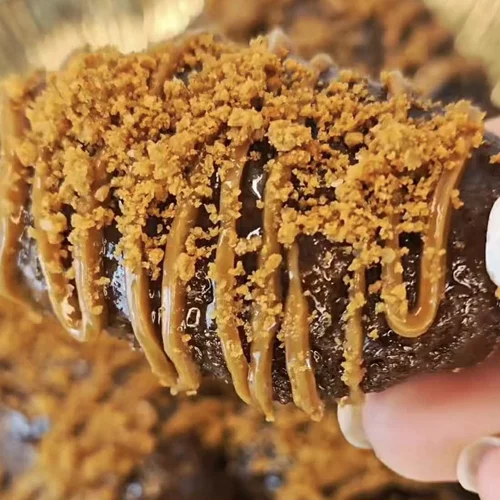 Η πιο γευστική συνταγή για τα να φτιάξεις τα viral μελομακάρονα Lotus