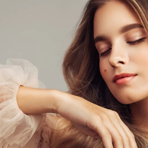 Τα body mists είναι η νέα εμμονή των beauty girls: Αυτά είναι τα αγαπημένα μας