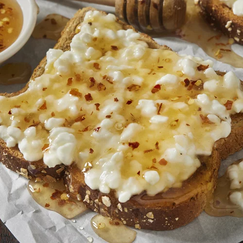 3 πεντανόστιμες συνταγές για τοστ με τυρί cottage που ετοιμάζονται στο λεπτό