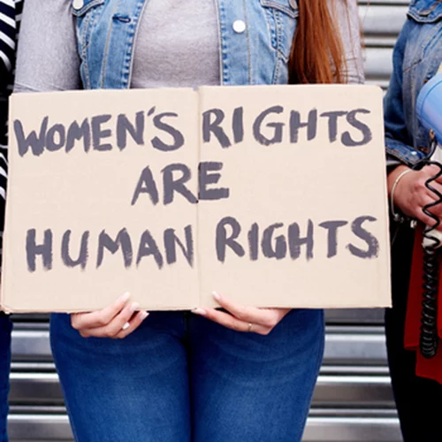 Κάθε μήνα πεθαίνει μία τουλάχιστον γυναίκα στην Ελλάδα, θύμα ενδοοικογενειακής βίας