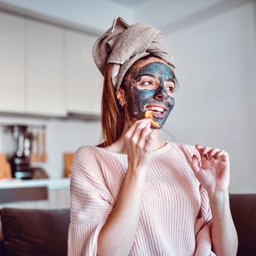 Απολέπιση προσώπου: Κάθε πότε να κάνεις και το σούπερ diy scrub με βρόμη και λεμόνι