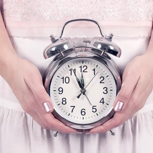 Αναστροφή εμμηνόπαυσης: 13 πράγματα που πρέπει να γνωρίζεις για τις υπάρχουσες θεραπείες