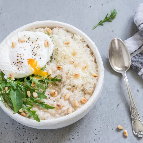 Αλμυρό porridge: Η ιδανική επιλογή για να δοκιμάσεις τη βρώμη αλλιώς