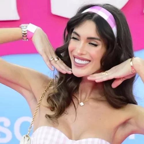 10 ροζ μανικιούρ που θα σε κάνουν να νιώθεις ότι ζεις στην Barbieland