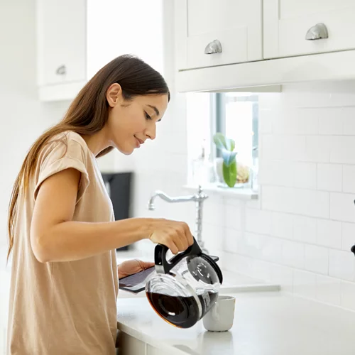 Πόση καφεΐνη μπορείς να καταναλώνεις το πρωί - και πόση είναι πολλή;
