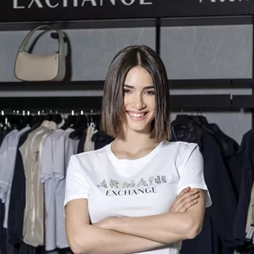 Λουλούδια, χρώματα και λάμψη | Η Αντιγόνη Νεοφύτου σου προτείνει τα πιο stylish looks για την άνοιξη