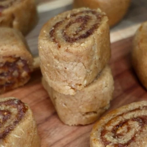 Πεντανόστιμα cinnamon rolls χωρίς ζάχαρη και χωρίς ψήσιμο
