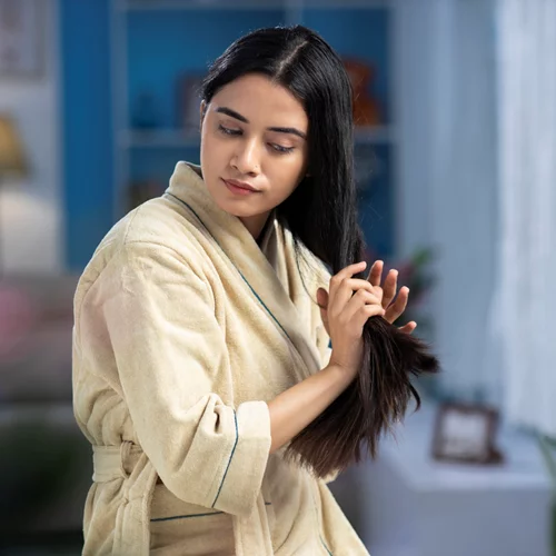 Πώς δημιουργείται η ψαλίδα στα μαλλιά και πώς θα την αποφύγουμε