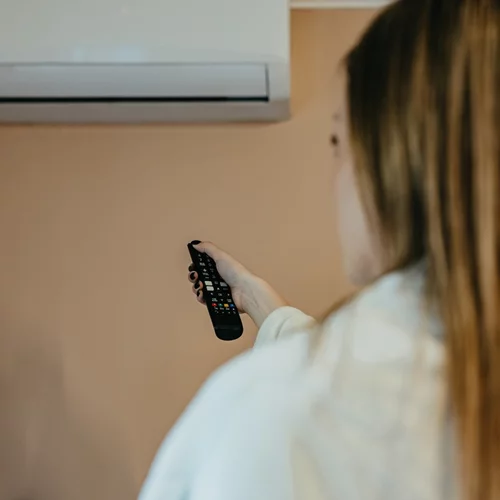 Κλιματισμός: Μπορεί το AC να σε αρρωστήσει όντως; Τι λέει ο μικροβιολόγος