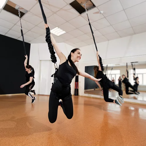 Βαρέθηκες τις κλασικές ασκήσεις γυμναστικής; Το bungee fitness θα είναι ό,τι πιο fun έχεις δοκιμάσει