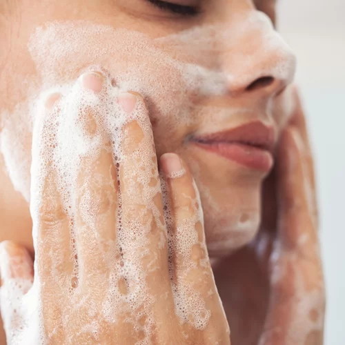 25 βήματα για τέλειο και λαμπερό δέρμα χωρίς στίγματα και κηλίδες