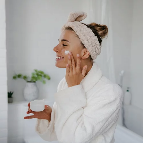 10 χρόνια νεότερη: 3 χρυσές συνήθειες που θα σε κάνουν να το πετύχεις