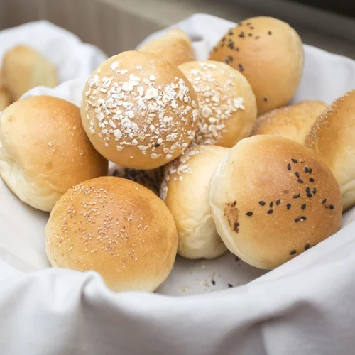 Ψωμάκια τυριού με 2 μόνο υλικά! Το πανεύκολο σνακ που θα φτιάχνεις κάθε μέρα