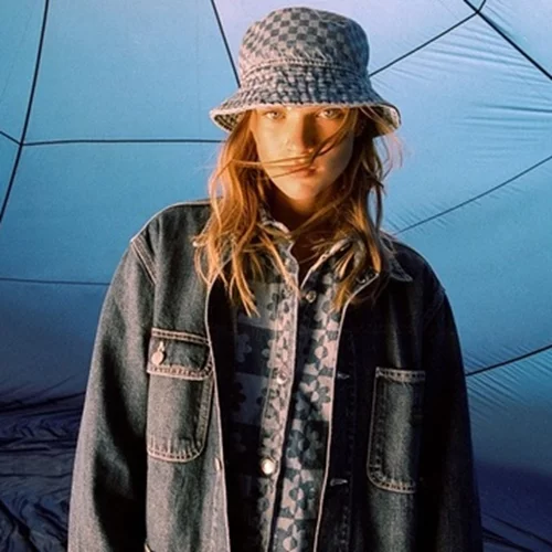 Η Pull & Bear σου δείχνει πως θα φορέσεις τα πιο φαντεζί denim ρούχα το φθινόπωρο του 2021